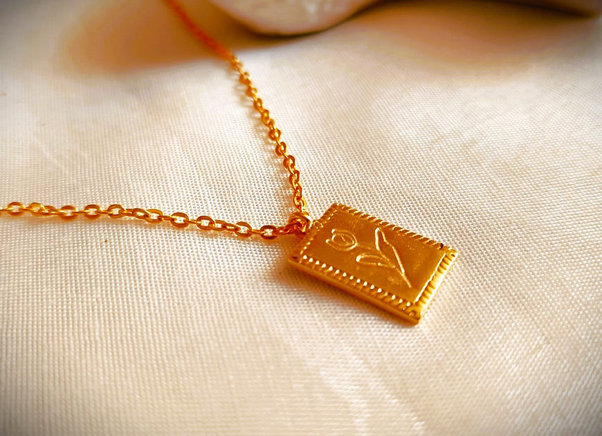 Carved Rose Golden Pendent Chain!!