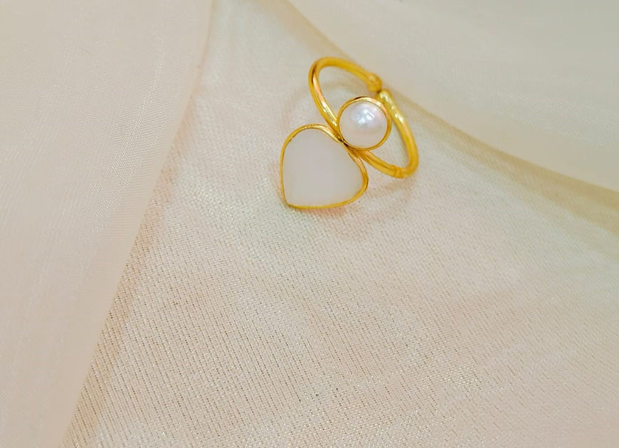 Ace Pearl Finger Ring