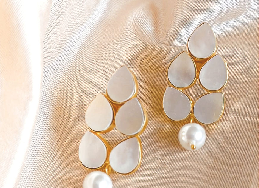 Kalapi Golden MOP Necklace earrings Set!