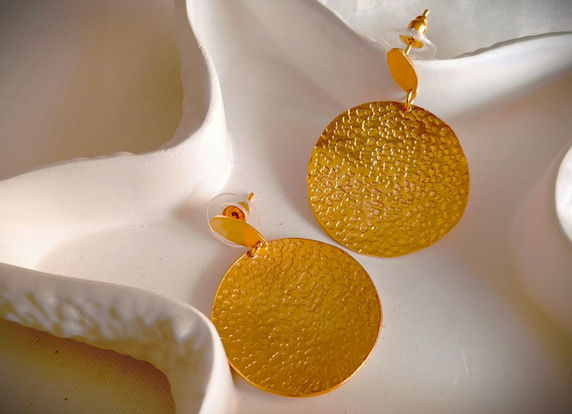 Osha Stud earrings!!