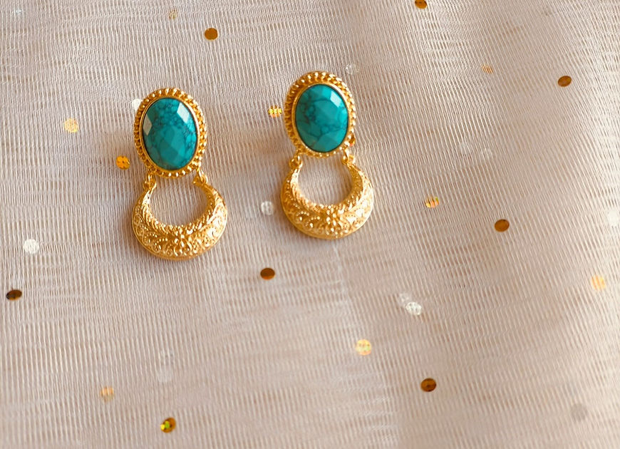 Chakor Green Illuminating dangle earrings!!