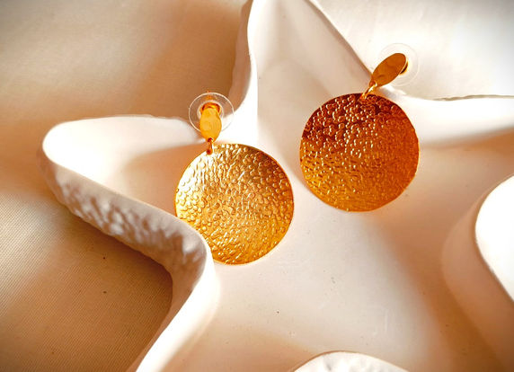 Osha Stud earrings!!