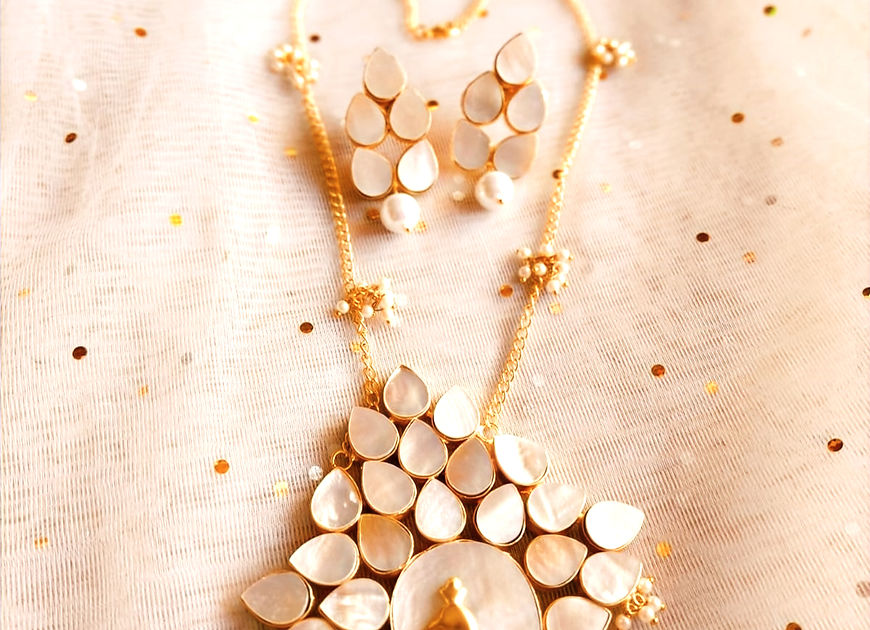 Kalapi Golden MOP Necklace earrings Set!