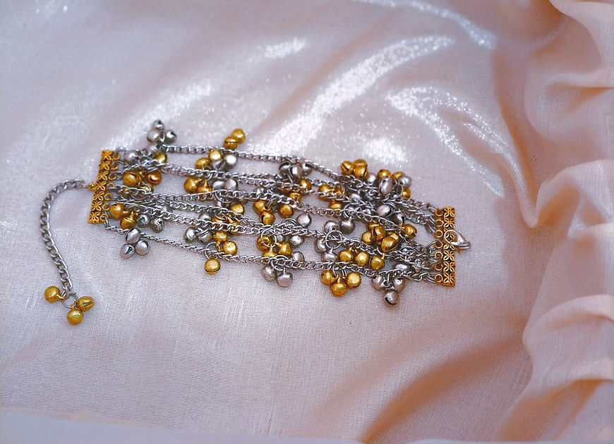 Abha Dual Tone Ghungaroo Bracelate