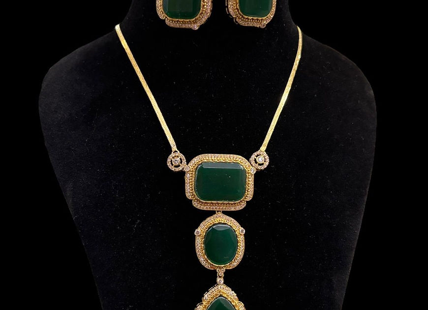 Dheemayi Green Stone statement Necklace Set