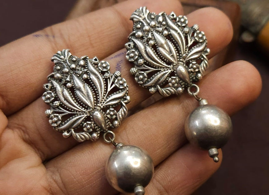 Jhumki Studs