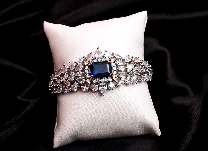 Manustuti Zirconium diamond Sapphire Bracelet