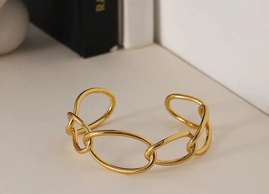 Arghya Big Links Cuff Bracelate