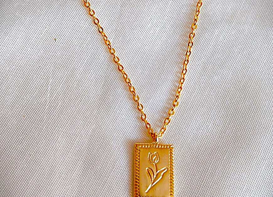 Carved Rose Golden Pendent Chain!!