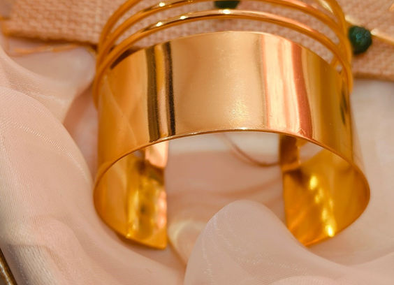 Karpos Bijou Golden Statement Bracelet