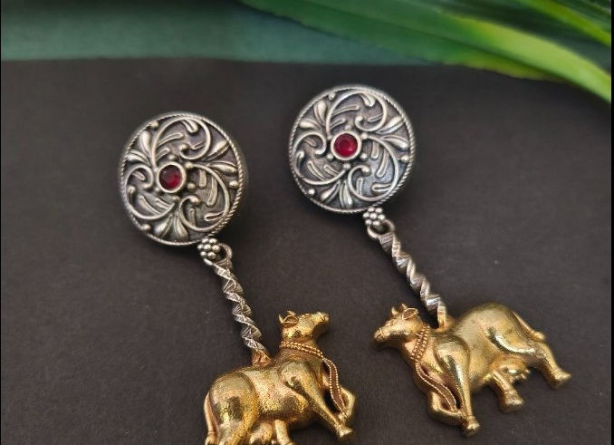 Nandi Dual Tone Drop Earrings!!