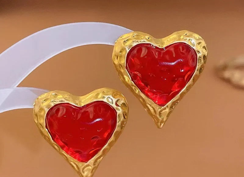 Corazon Red Heart Stud Earrings!!