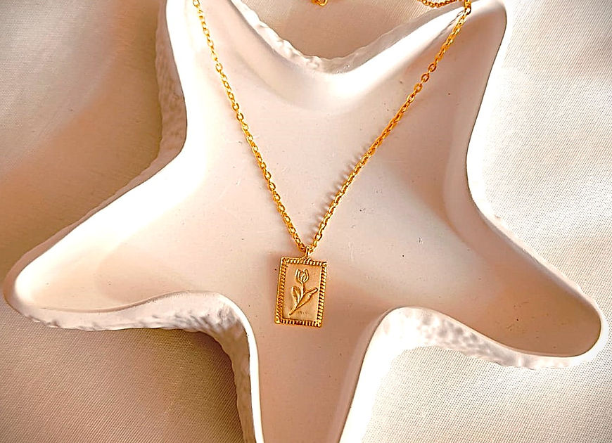Carved Rose Golden Pendent Chain!!