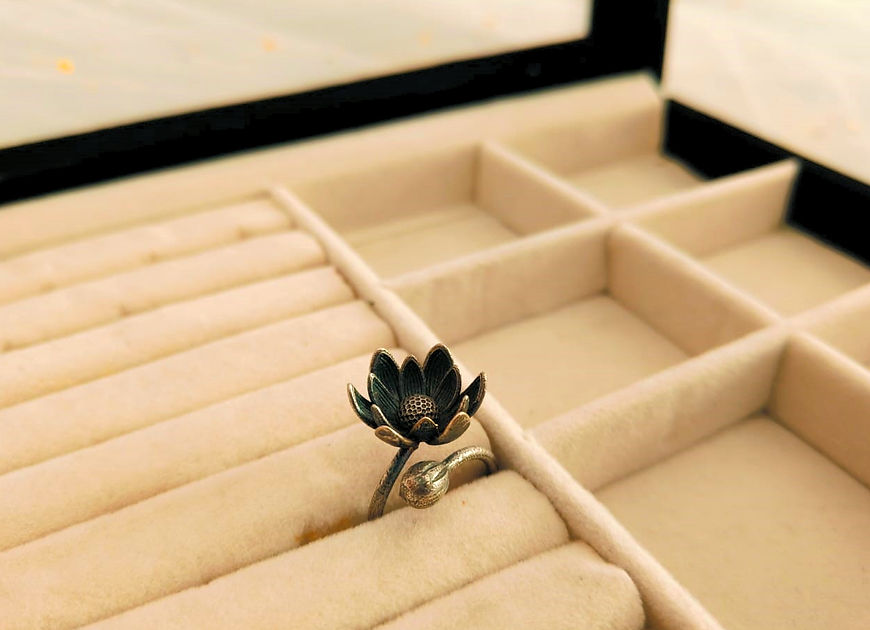 Jasmin Oxidised Adjustable Finger Ring!!