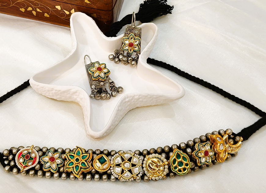 Saesha Pachhi kundan enamel Dual tone Choker Necklace