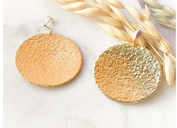 Osha Stud earrings!!