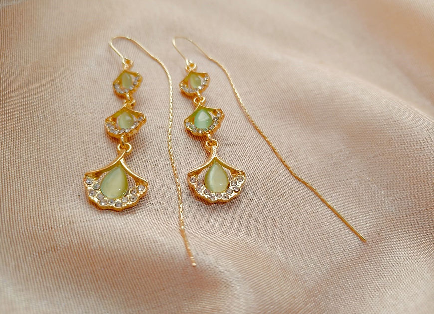 Lively Leaf Long Earrings